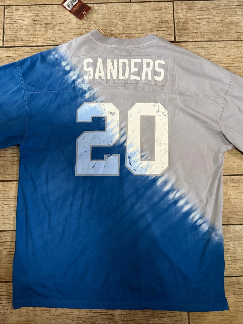 Mitchell & Ness Barry Sanders V-Neck Tee with Tag. Size XXL.